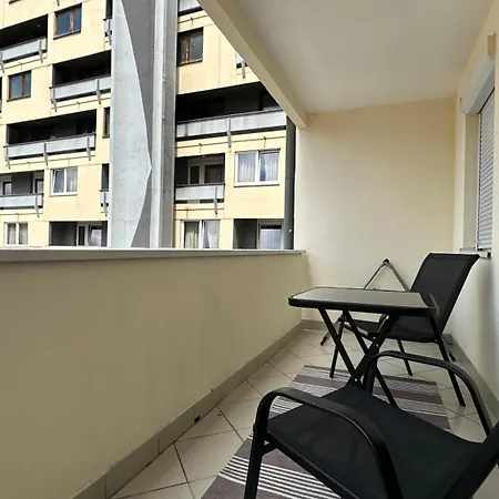 Prostrani Stan Apartman