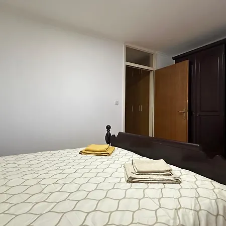 Prostrani Stan Apartman
